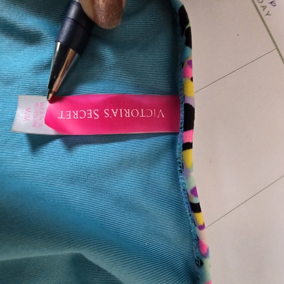 Victoria's Secret bikini Size M in great condition - Picture 7 of 9